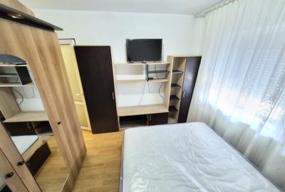 Apartament cu 3 camere decomandat în Micro 16