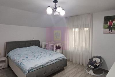 Casă cu 4 camere în Săbăreni