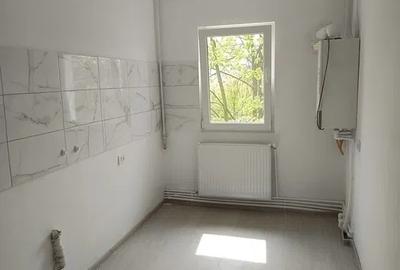 Apartament cu 2 camere decomandat în Nicolina