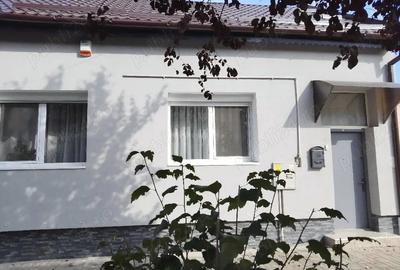 Casă cu 4 camere cu Teren 350 Mp în Central - 1