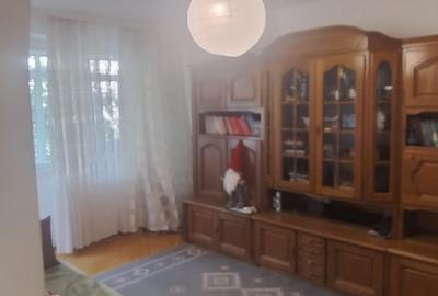 Apartament cu 3 camere decomandat, mobilat în Tineretului