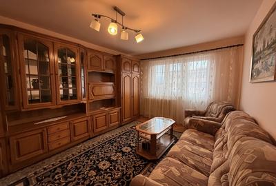 Apartament cu 3 camere decomandat, mobilat în Cetate