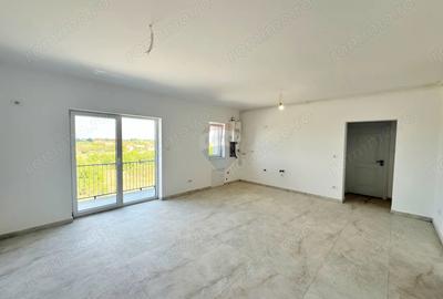 Apartament cu 3 camere semidecomandat în Grădiște