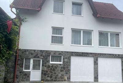 Casă cu 4 camere cu Teren 1577 Mp în Praid