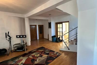 Casă individuală cu 8 camere cu Canalizare în Gruia - 1