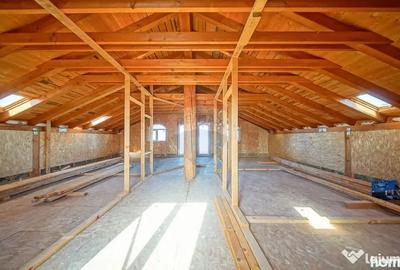 Casă cu 5 camere cu Teren 700 Mp în Sânpetru