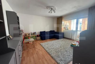 Apartament cu 3 camere decomandat în Micro 2