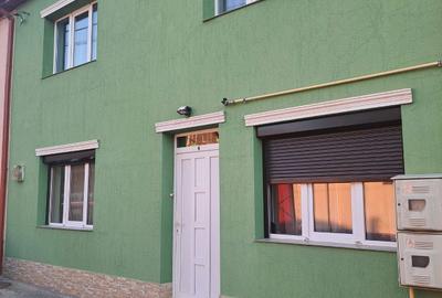 Casă cu 4 camere în Central - 1