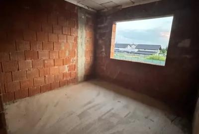 Casă cu 4 camere cu Teren 750 Mp în Central