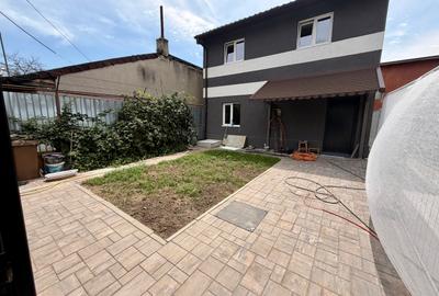 Duplex cu 3 camere cu Canalizare în Apărătorii Patriei