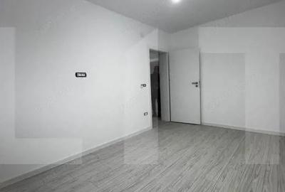 Casă cu 4 camere cu Teren 328 Mp în Peciu Nou - 1