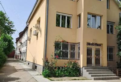 Spațiu comercial, de 1,200 mp, în Central - 1