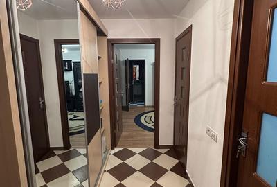 Apartament cu 3 camere semidecomandat în Titan