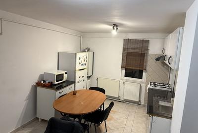 Apartament cu 3 camere decomandat în Exterior Vest