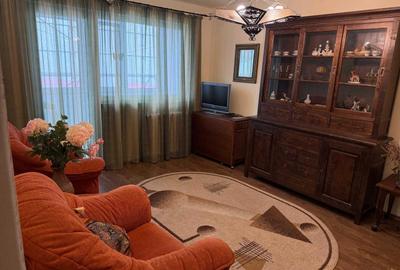 Apartament cu 3 camere decomandat în Casa de Cultură