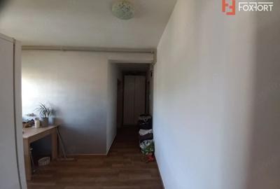 Apartament cu 3 camere semidecomandat în UMT