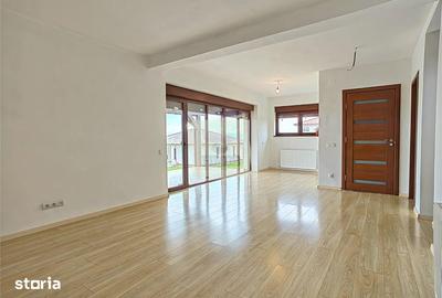 Casă cu 5 camere cu Teren 372 Mp în Roșia