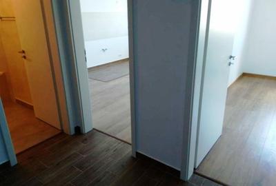 Apartament cu 2 camere nedecomandat, mobilat în Tractorul - 4