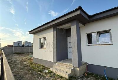 Duplex cu 3 camere cu Canalizare în Moșnița Nouă