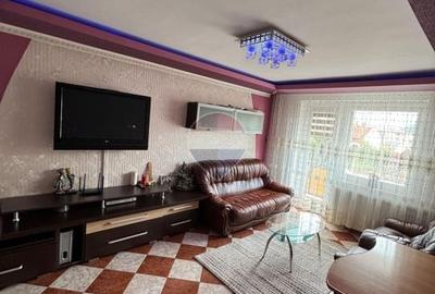 Apartament cu 3 camere decomandat, mobilat în Central