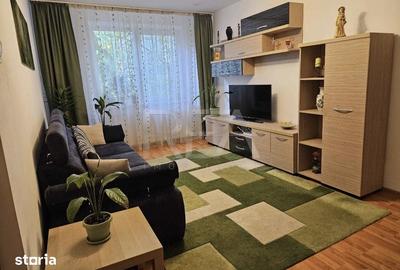 Apartament cu 3 camere semidecomandat în Militari
