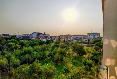 Apartament cu 3 camere decomandat în Titan