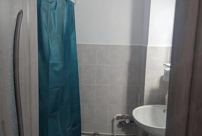 Apartament cu 2 camere decomandat în Energiei