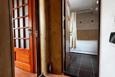 Casă cu 6 camere în Vladimirescu