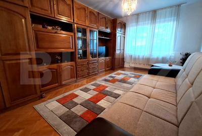 Apartament cu 3 camere decomandat, mobilat în Tudor