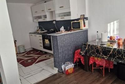 Casă cu 3 camere în Scorțaru Nou - 1