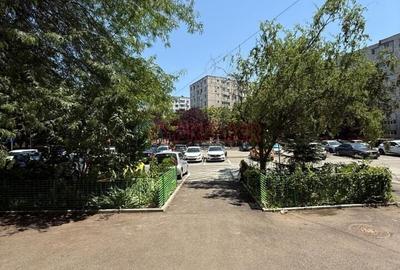Apartament cu 4 camere semidecomandat în Berceni