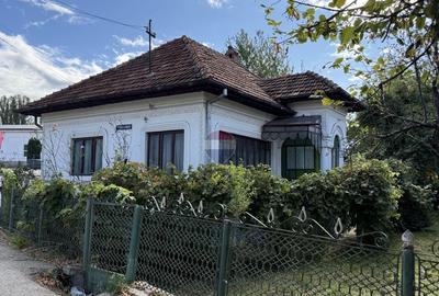 Casă individuală cu 6 camere cu Teren 433 Mp în Sud