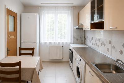 Apartament cu 3 camere decomandat în Titan