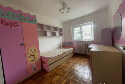 Apartament cu 3 camere decomandat în Tăbăcărie