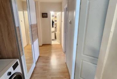 Apartament cu 3 camere decomandat, mobilat în Steaua