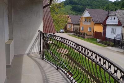 Casă cu Teren 1200 Mp în Nepos