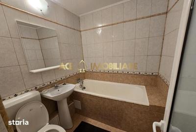 Apartament cu 3 camere, mobilat în Centrul Civic