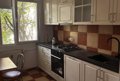 Apartament cu 3 camere decomandat în Berceni