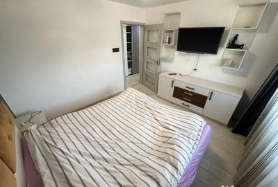 Apartament cu 3 camere decomandat în Casa de Cultură