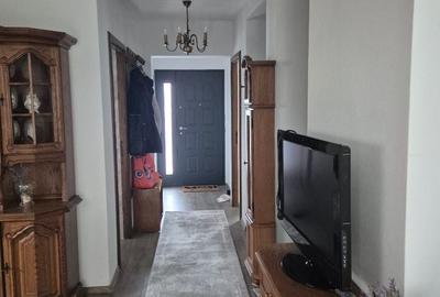 Casă cu 4 camere în Central