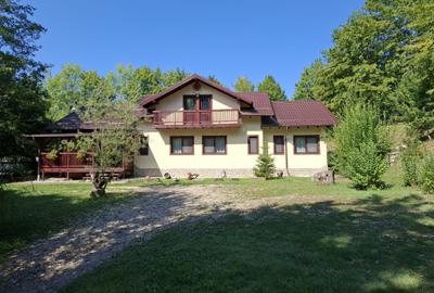 Casă cu 6 camere cu Teren 2267 Mp în Iedera de Sus