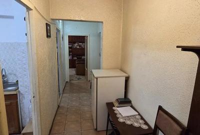 Apartament cu 4 camere decomandat în Sud
