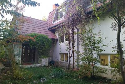 Casă cu 5 camere cu Teren 1566 Mp în Berceni - 1