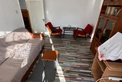Apartament cu 3 camere semidecomandat în Central