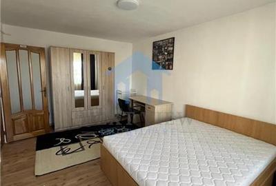 Apartament cu 3 camere decomandat în Între Lacuri