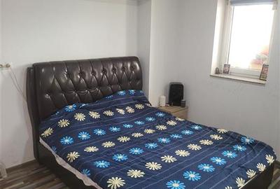 Apartament cu 4 camere decomandat, mobilat în Nicolina