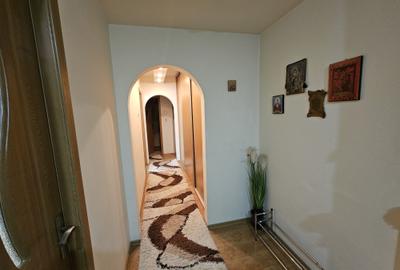 Apartament cu 3 camere decomandat în Soarelui - 16