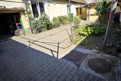 Casă cu 3 camere în Lazaret