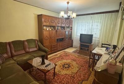 Apartament cu 3 camere decomandat, mobilat în Rovine