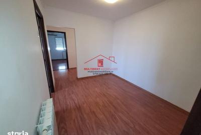 Apartament cu 3 camere decomandat în Piața Nouă